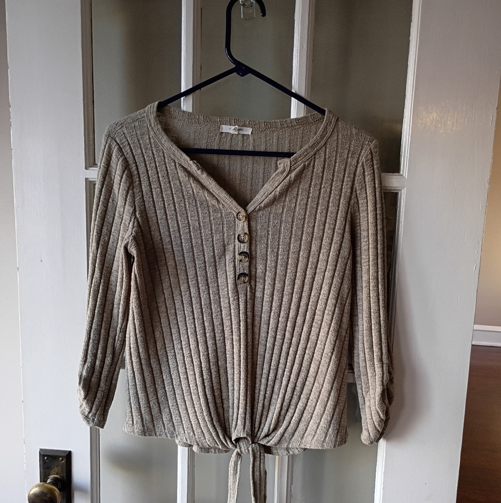 MAURICES button front V-Neck tie front Top